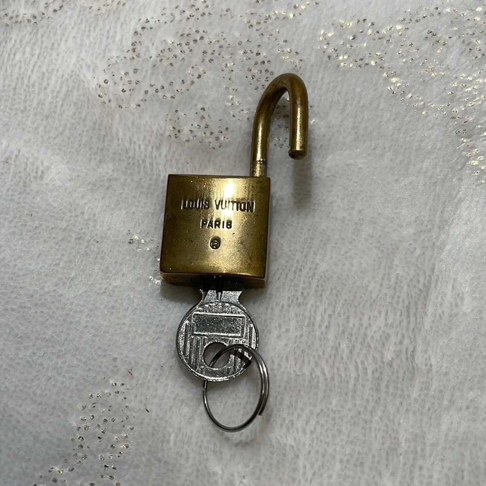 LOUIS VUITTON vintage lock set in #204 - Picture 4 of 10